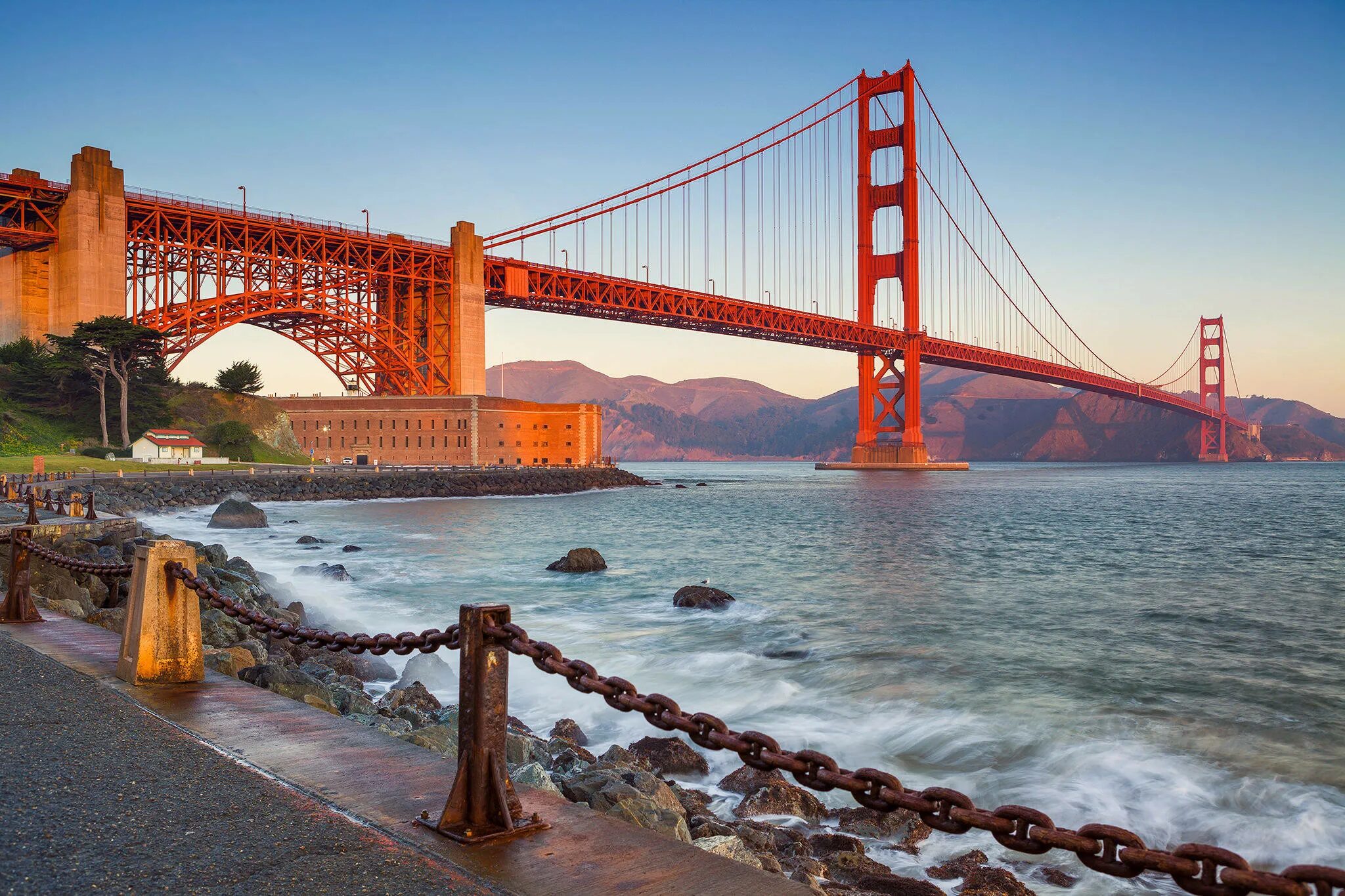 Американский мост. Мост золотые ворота Сан-Франциско Калифорния. Лос Анджелес мост золотые ворота. Голден гейт бридж Сан Франциско. Мосты Golden Gate Bridge в Сан-Франциско.