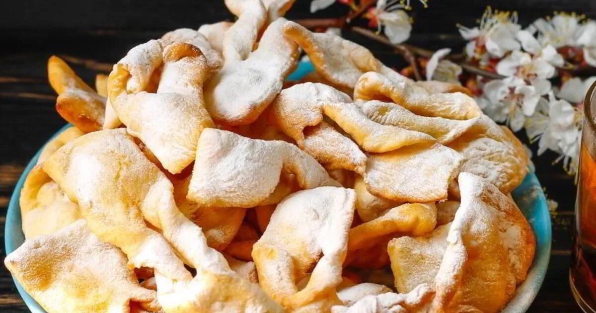 Хворост рецепт классический на сковороде. Осетинский хворост дзуката. дзуката – это хворост. молдавский хворост. хворост печенье.
