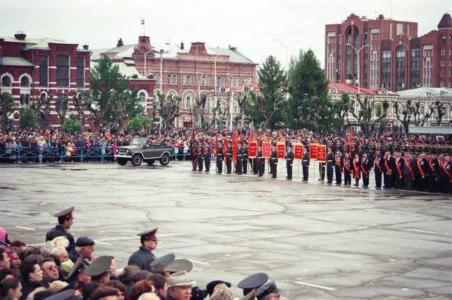 9 мая 2000. Парад Победы 2000 в Москве. Парад Победы 2000 года на красной площади в Москве. Парад на красной площади 9 мая 2000 года. Московский авиационный институт 2000 год.