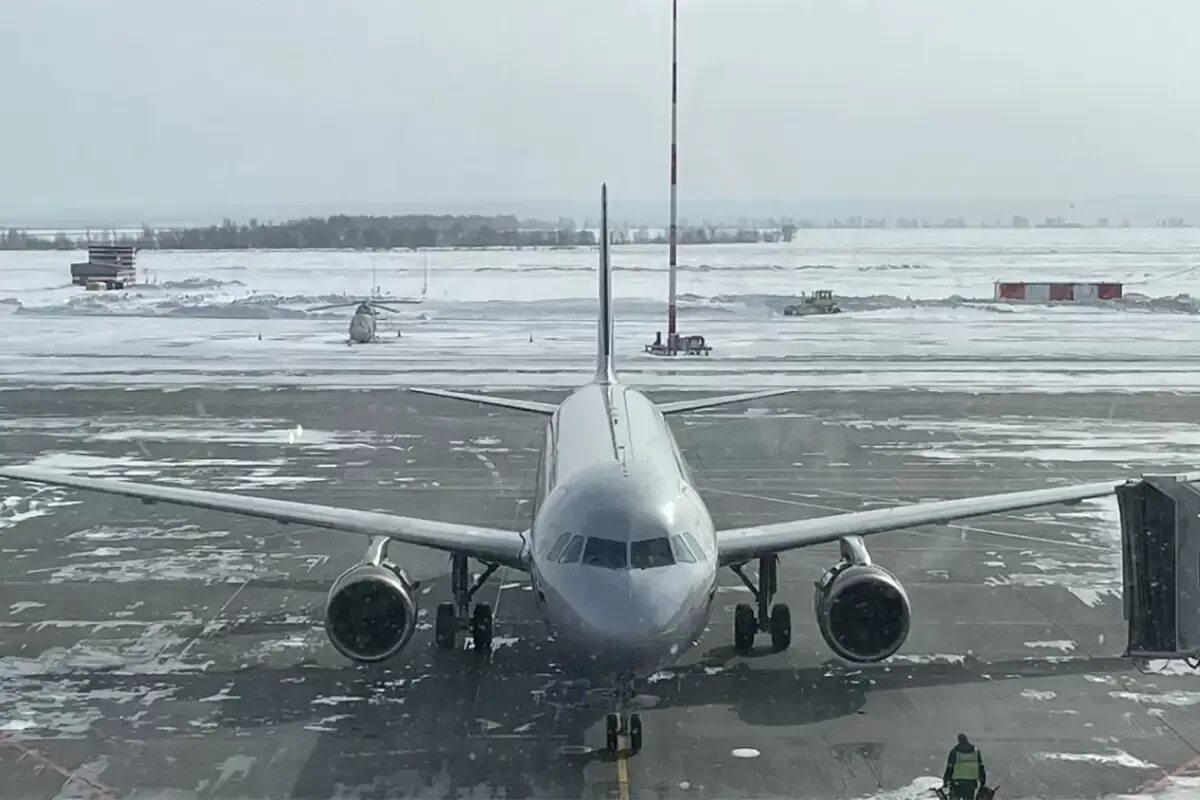 В самаре приземлился самолет. Москва с самолета. самолет аэро коламбус. кострома с самолета. шваб о полетах на самолетах.