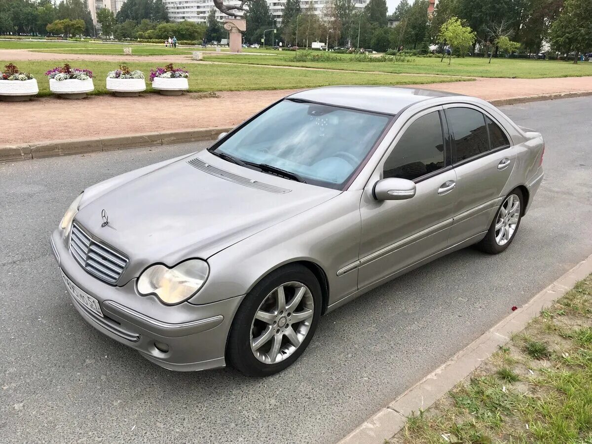 Купить мерседес 2004. Mercedes c200 2004. Мерседес c 2004. Мерседес c class 200 2004. Мерседес с200 2004.