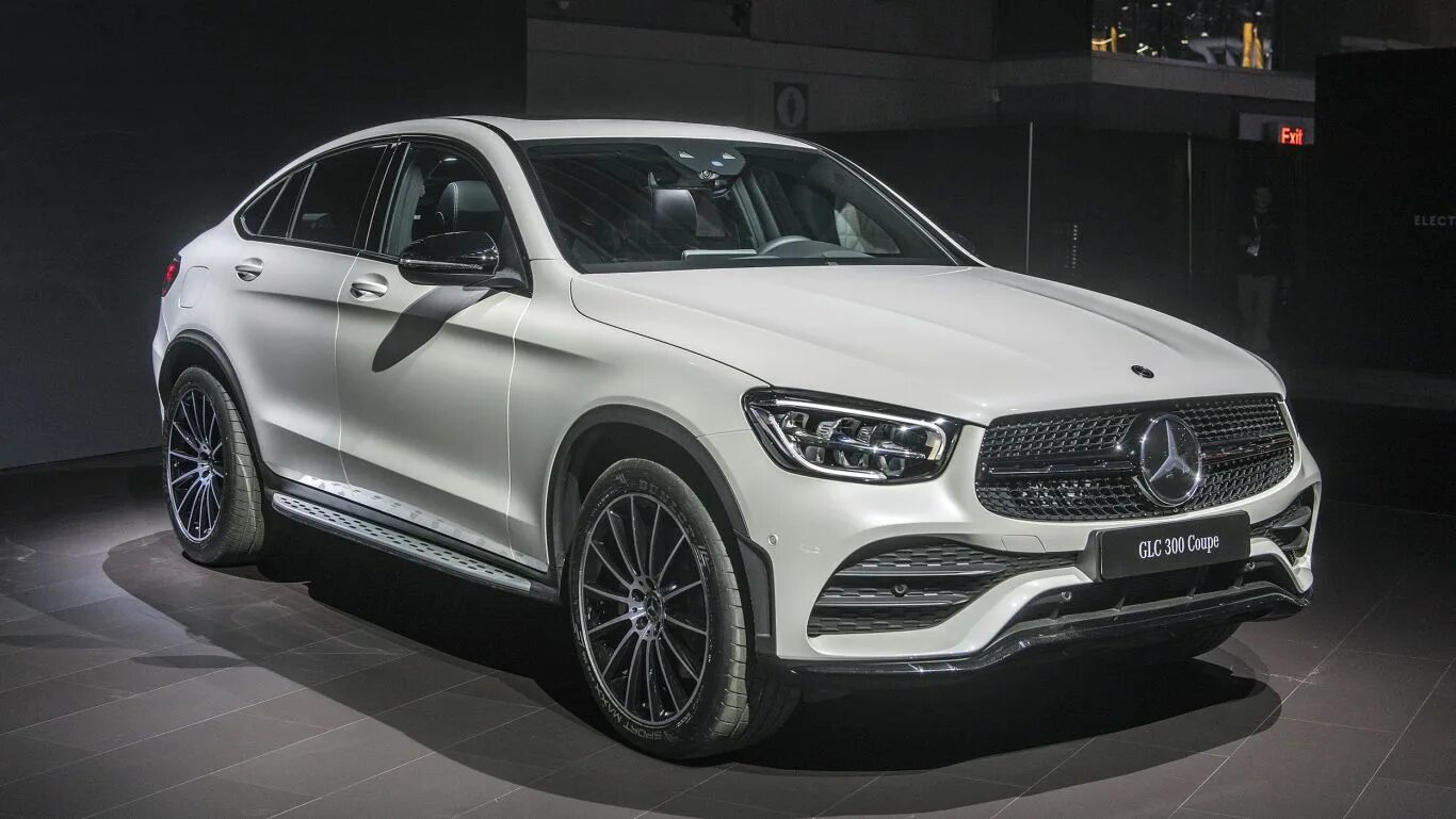 Что лучше купить в 2024 году. Mercedes Benz GLC купе 2020. Мерседес GLC купе 2020. Мерседес кроссовер GLC 2020. GLC Mercedes купе 2020.