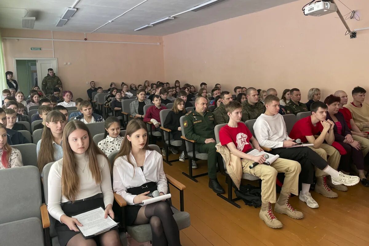 Средняя школа 135. Школа 135 можайск. средняя школа 135 можайск 10. учебный центр можайск-10. можайск центр.
