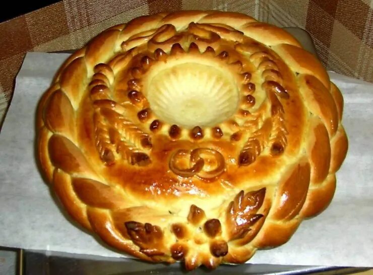 Каравай. Каравай на свадьбу украшение в домашних. Крымхлеб свадебный каравай. Золотой колос каравай. Каравай на свадьбу.