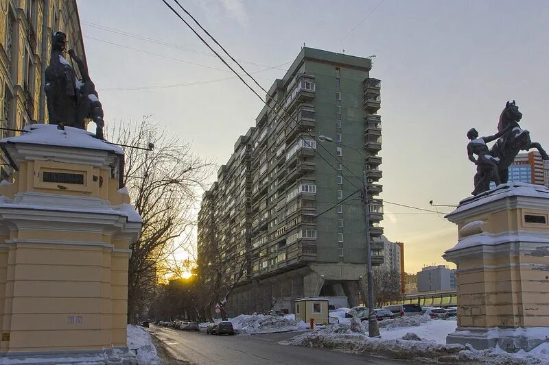 В москве на зданиях установили