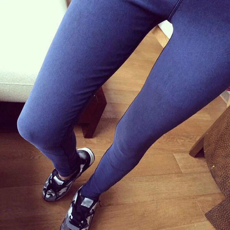 Ножки девушек в леггинсах. Ноги девушки. Кристина яровая шафл. Каталина дэнис в леггинсах. Девушкюююю в леггинсах.