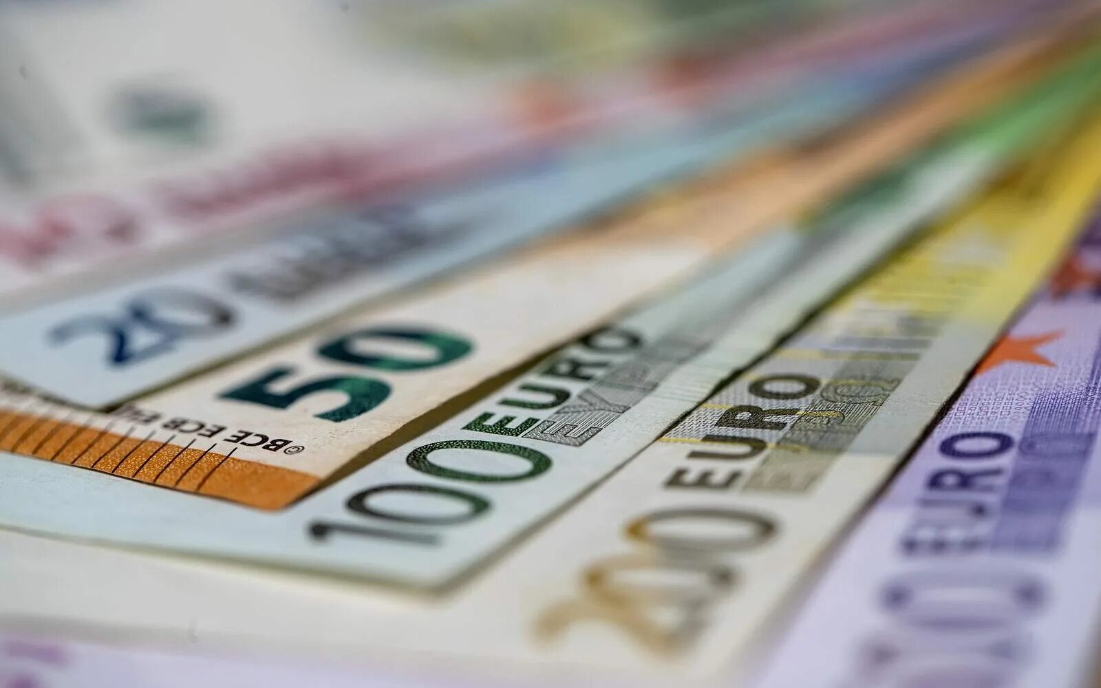 Наличные деньги. Доллар и евро. Евро валюта. Евро в рубли.