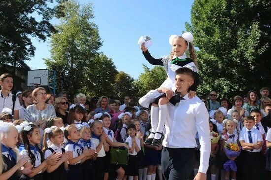 Город 342 группа. Шествие выпускников. Звонкий город. Гимназия 10 шахты. Город 342 группа.