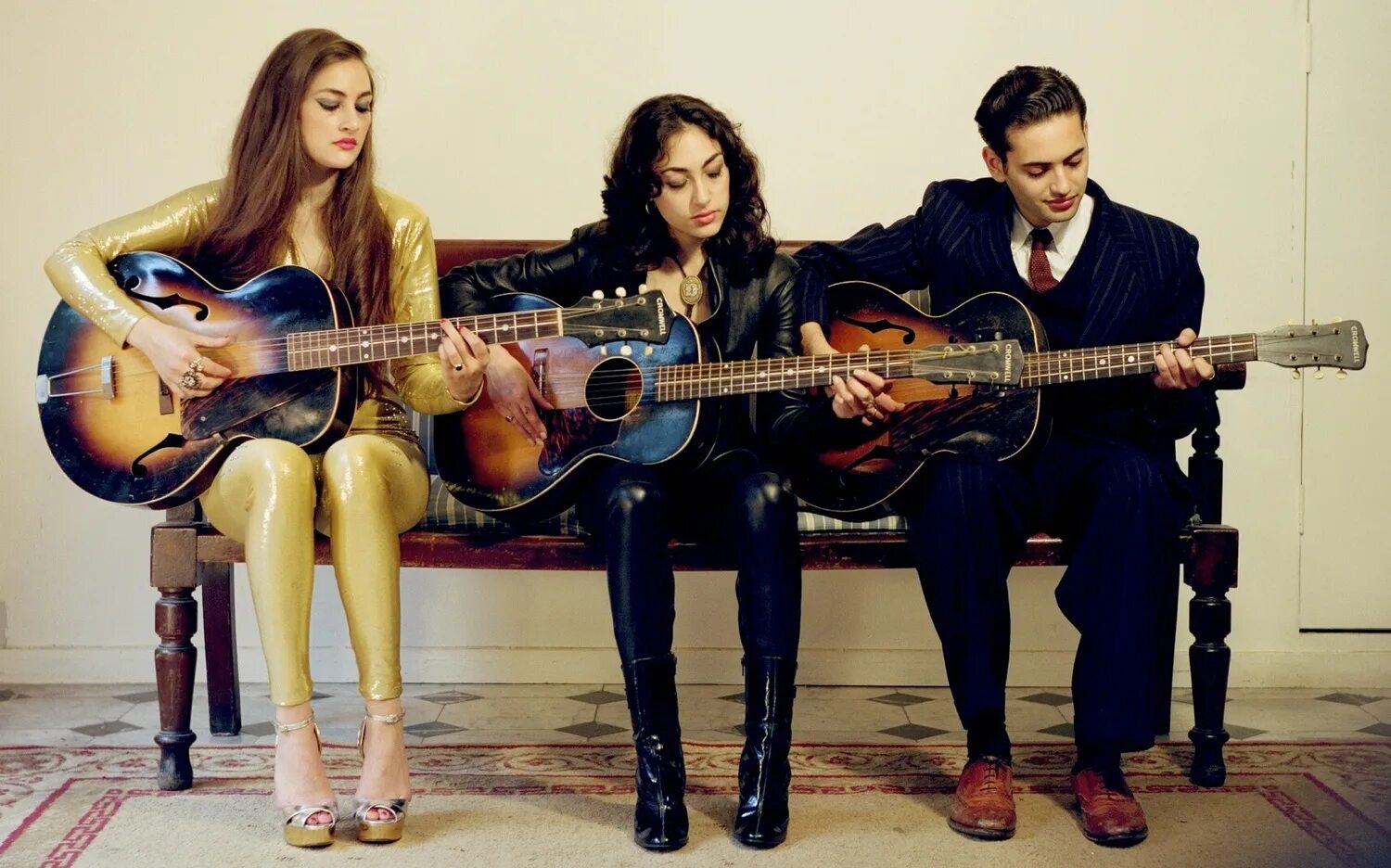 Будьте добры музыка. Kitty, Daisy & Lewis. Kittie Band. Китти музыкальная группа. Стиль музыкального ансамбля.