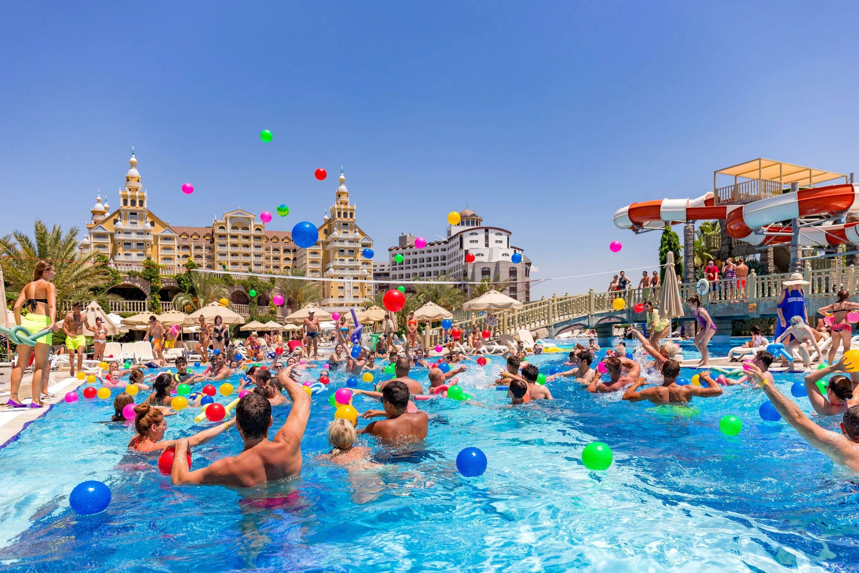 Турция отдых развлечения. Холидей Палас Анталия. Royal Holiday Palace аквапарк. Анталия отели 5 детская анимация.