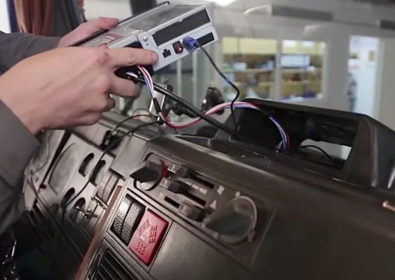 цифровые тахографы. тахограф калибровка. установщик тахографов. тахограф на грузовой автомобиль. реклама тахографов.