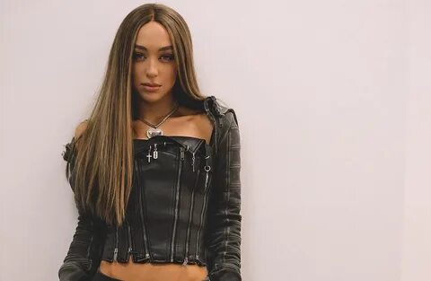 Мари Краймбрери рассказала правду о своём образовании - Новости Русского Радио М