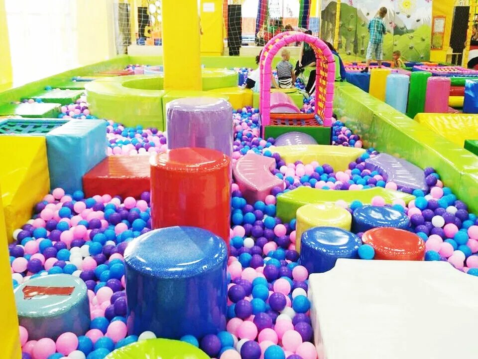 муссон севастополь игровые автоматы. фриляндия развлекательный центр в севастополе. игровые центры для детей  в севастополе. тц муссон киров. муссон севастополь детский центр.