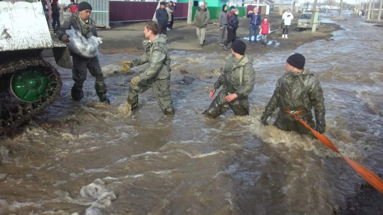 Сел басу. Половодье Казахстан. Су тасқыны презентация. Наводнение в Казахстане. Паводок МЧС.