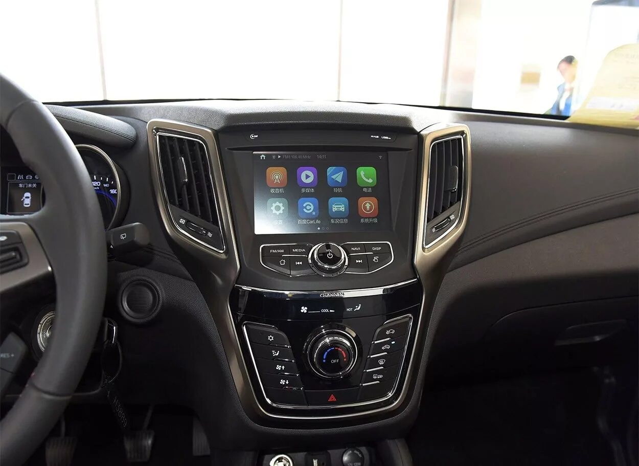 Чанган цс35 + максимальной комплектации. Чанган цс35 интерьер. Чанган цс35 интерьер. Установка приложений чанган. Мультимедиа чанган cs75.
