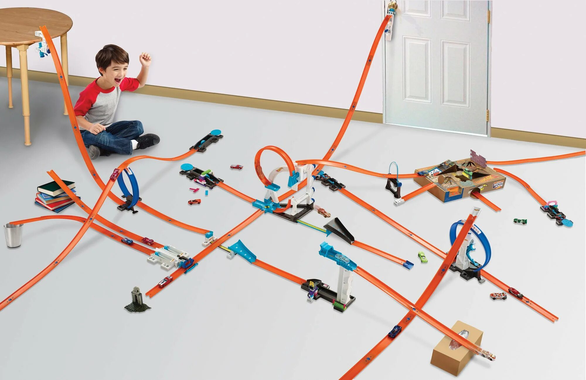 Включи трек пол. Hot Wheels dlf28. Трек хот Вилс Builder System. Трек hot Wheels track Builder Unlimited Corkscrew Twist Kit hdx79. Трек хот Вилс на стену.