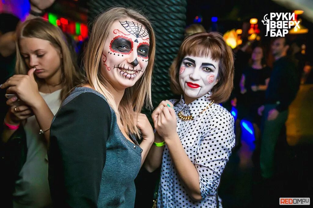 Angels bar halloween рязань фото. Хэллоуин в пабе. Хэллоуин в пабе. Хэллоуин вечеринка в баре. Вечеринка в стиле хэллоуина.