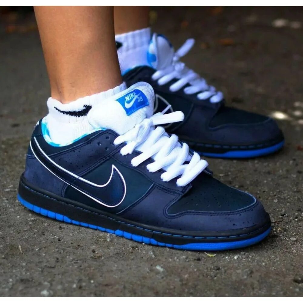 Черно синие найки. Nike SB Dunk Blue. Nike SB Dunk Low голубые. Nike SB Dunk Low синие. Nike SB Dunk голубые.