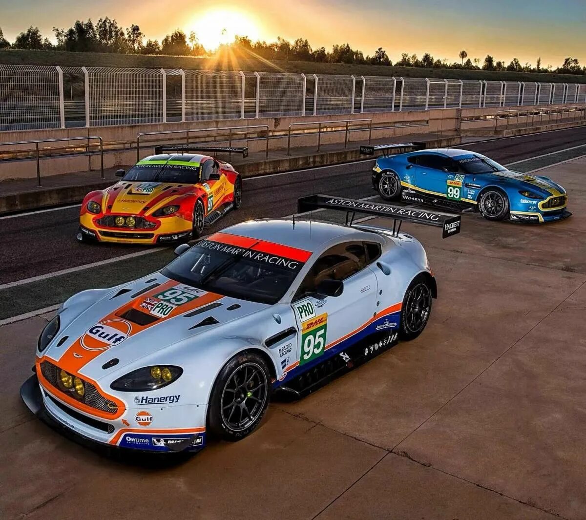 Тачки где можно гонять. Aston Martin Vantage gt3. Aston Martin gt2.