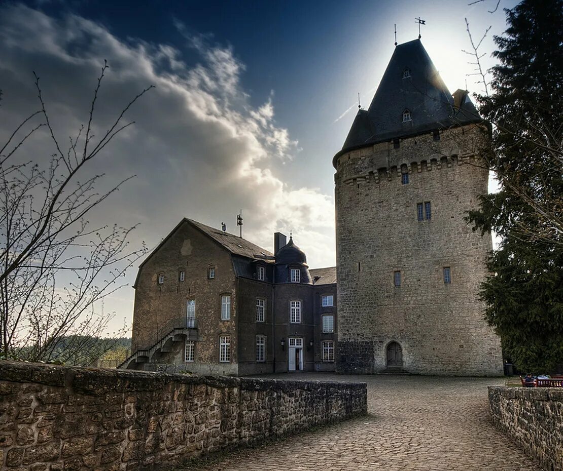 Долина семи замков в Люксембурге. Буршайд (замок, Люксембург). Долина семи замков Люксембург архитектура. Достопримечательности Люксембурга Долина семи замков. Семерки замка