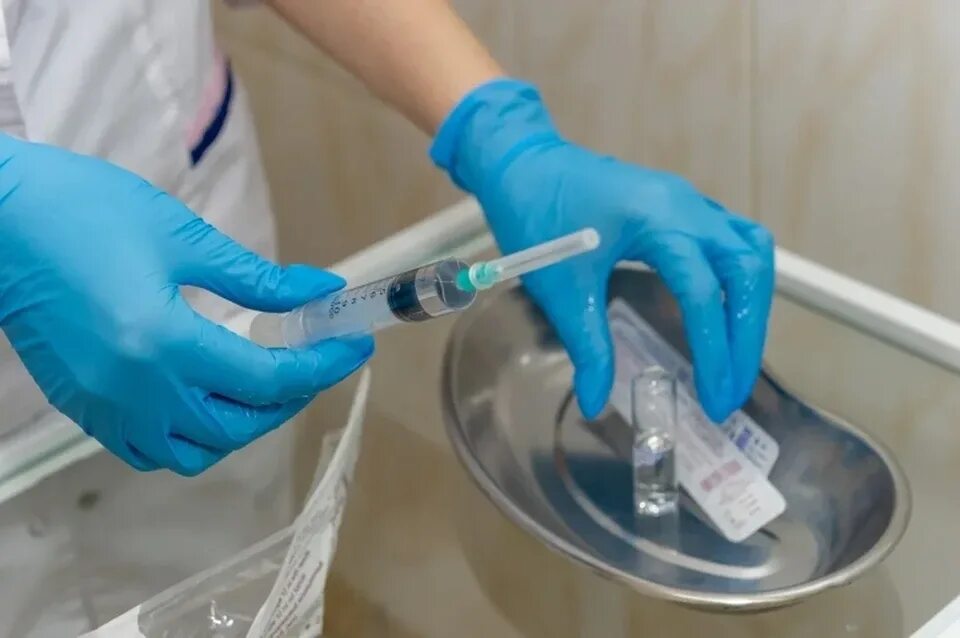 Вакцины против коронавируса. Двухкомпонентная вакцина от коронавирус. Название вакцин от коронавируса. В каких поликлиниках есть вакцина. В каких поликлиниках есть вакцина.