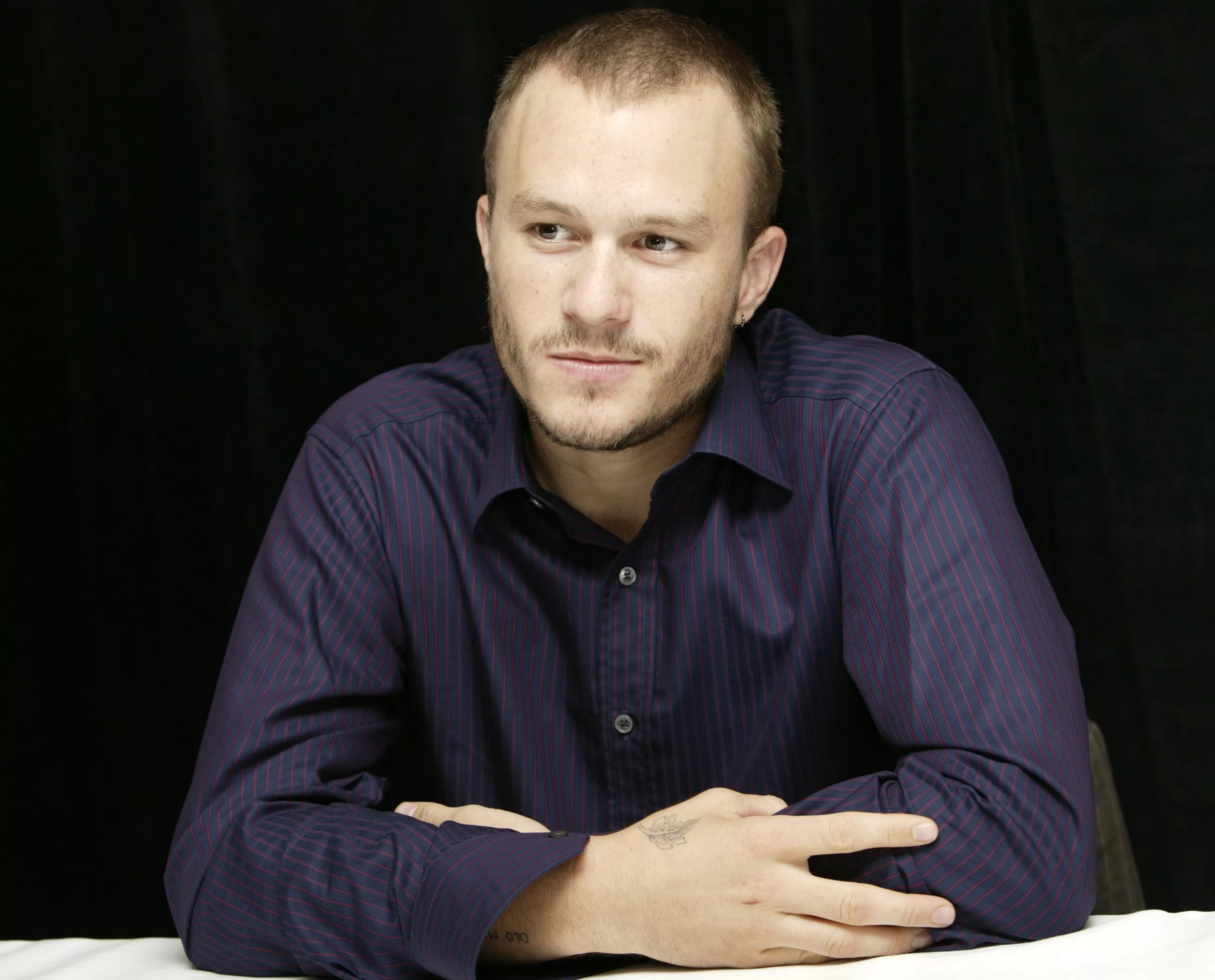 Хит леджер 2008. Heath ledger. Хит леджер молодой. Хит леджер оскар 2006. Хитклифф эндрю леджер.
