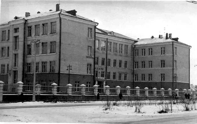 Школа 20 ленинск-кузнецкий 1995. Гимназия 12 ленинск-кузнецкий. Школа 20 киров. Школа 2 ленинск-кузнецкий. 20 школа сайт ленинск.
