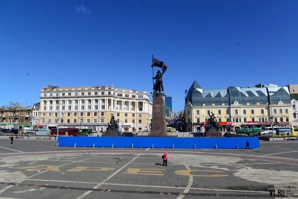 площадь борцов революции владивосток. площадь борцов революции владивосток. площадь борцам за власть советов владивосток. памятник борцам за власть советов на дальнем востоке во владивостоке. площадь борцам за власть советов владивосток.