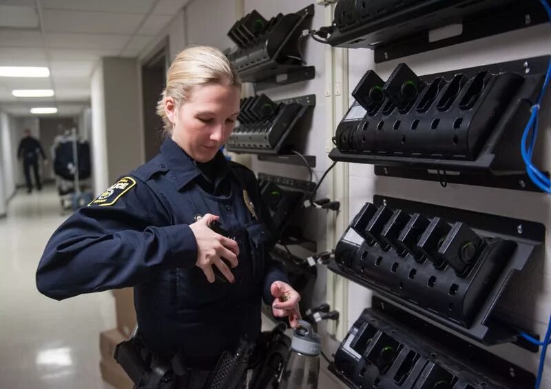 Инспектор по качеству. Форма службы безопасности аэропорта. охрана аэропорта. служба безопасности аэропорта. инспектор в аэропорту.