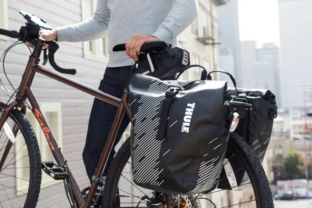 Купить сумку для велосипеда. Велосумки Thule. Thule Tour Rack багажник. Сумка Thule Pack n Pedal. Велосипедный багажник Thule Pack'n Pedal Tour Rack.