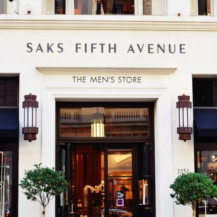 Saks fifth. Сакс магазин Нью-Йорк. Saks Fifth Avenue New York. Saks Fifth Avenue Алматы. Saks 5 Авеню.