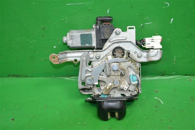 замок багажника nissan x trail. замок багажника x trail t31. замок багажника nissan x-trail t30. замок багажника nissan x trail. замок багажника ниссан икстрейл т30.