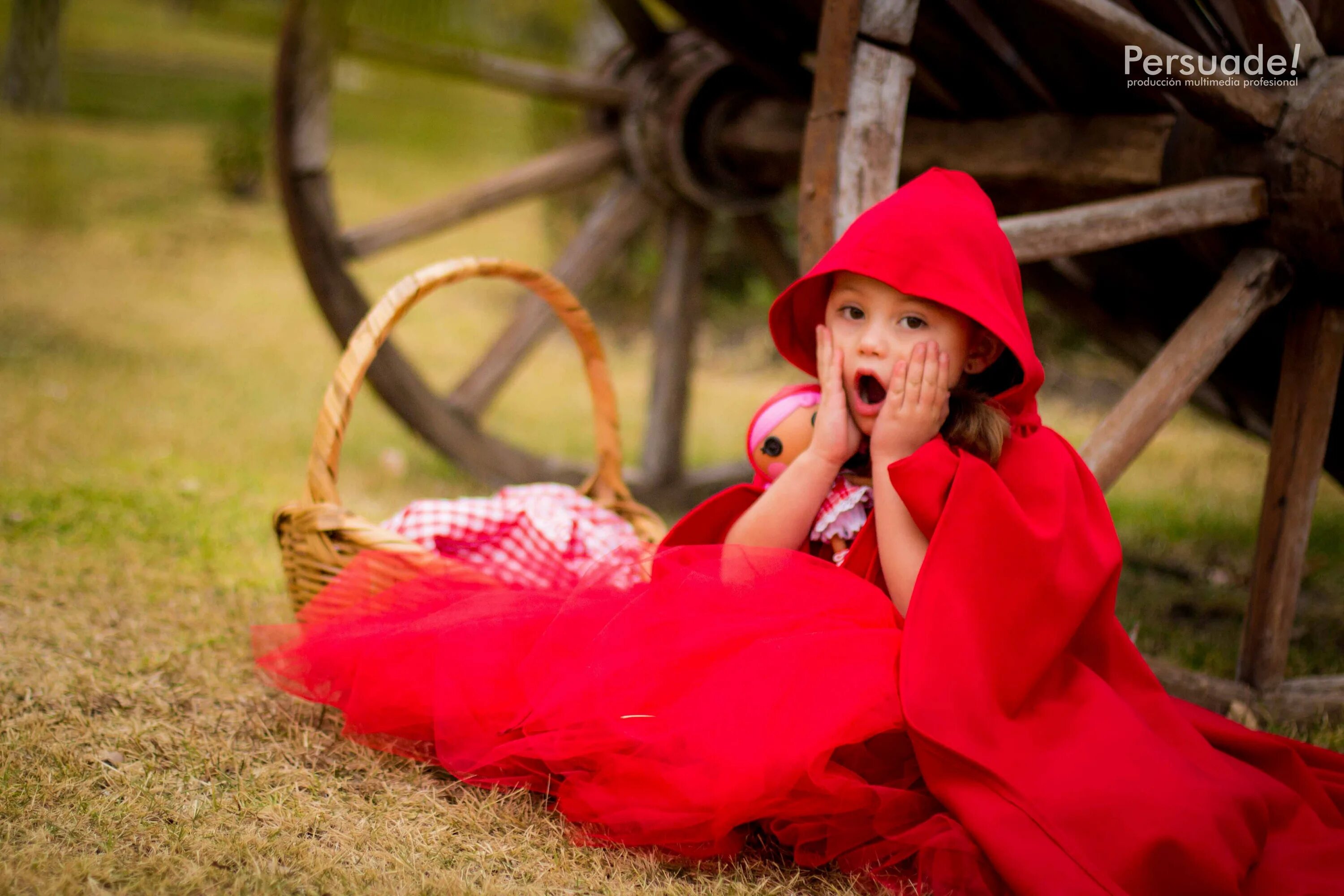 Маленькая красная шапочка. Красная шапочка 2006. Детская фотосъемка красная шапочка. Маленькая красная шапочка. Яна полтавская красная шапочка.