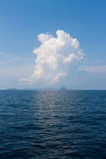Белое море синие облака