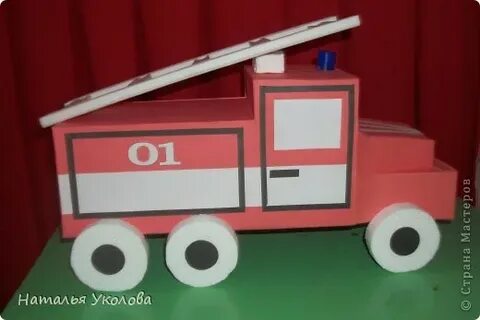 Пожарная машина из картона