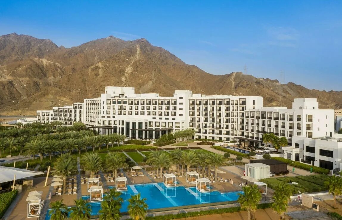 Аль фуджейра отели. Отель INTERCONTINENTAL Fujairah Resort 5*. Фуджейра Интерконтиненталь 5. Фуджейра ОАЭ Интерконтиненталь. Эмират Эль-Фуджайра.