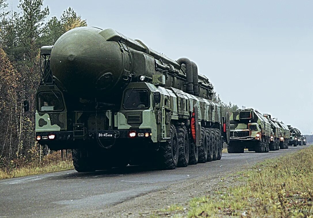 Рс 24 русский. РС-24 Ярс и Тополь м. Комплекс РВСН Ярс. Ярс баллистическая ракета. Ракетные комплексы РС-24 "Ярс"..