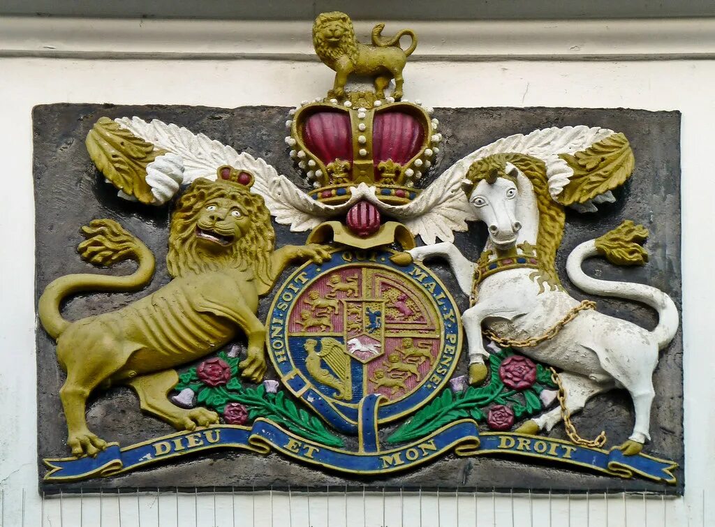 Лев и единорог герб. Исторический музей в москве лев и единорог. лев и единорог. лев и единорог в геральдике. единорог в геральдике.