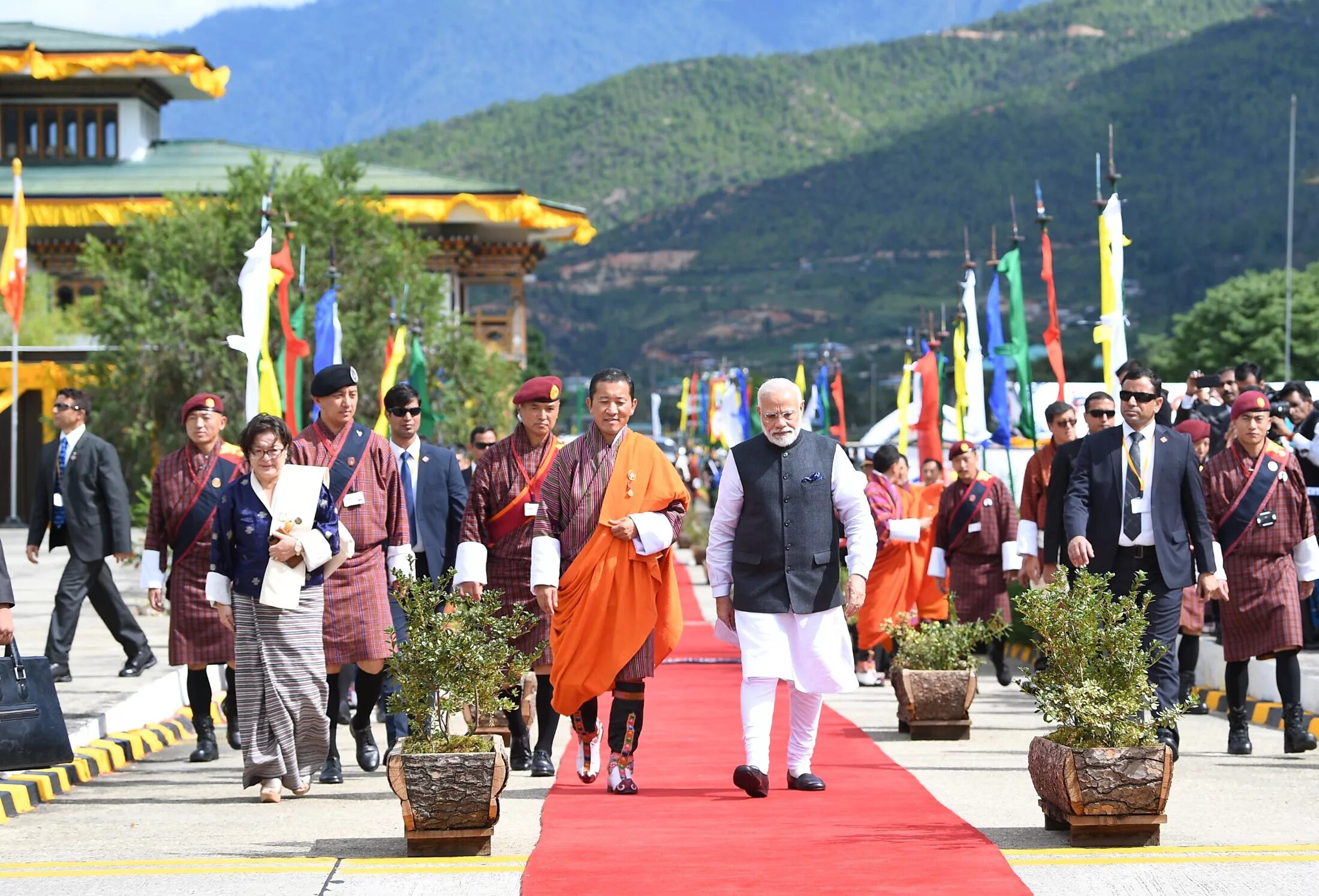 Бутан индия. Бутан и Индия. India Bhutan. Индия и бутан Корея.