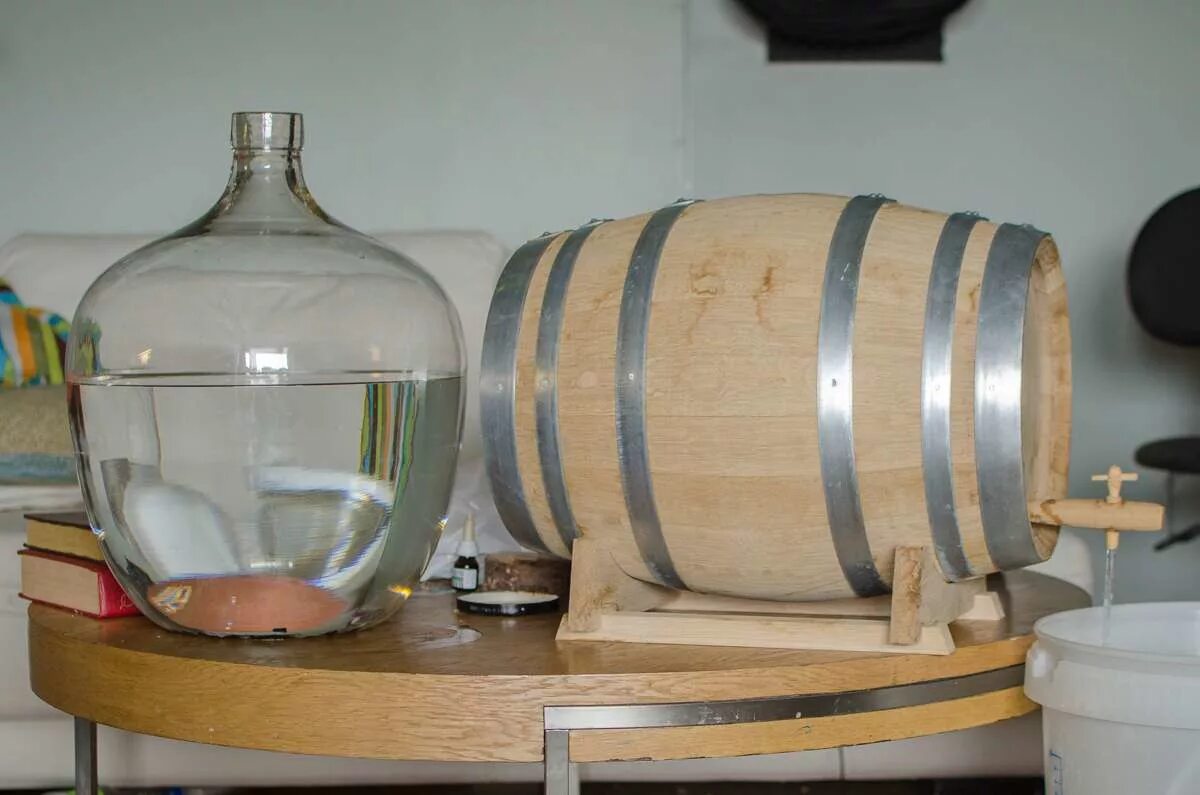 Стеклянная тара для браги. Хранилище самогона. В чем хранить самогон. Хранение самогона в пластиковой бутылке. Бутылка для хранения самогона.