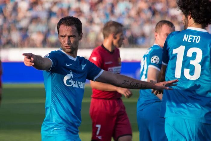 футболисты зимой. зимние рфпл. футбол на снегу. зимние рфпл. футболисты зимой.