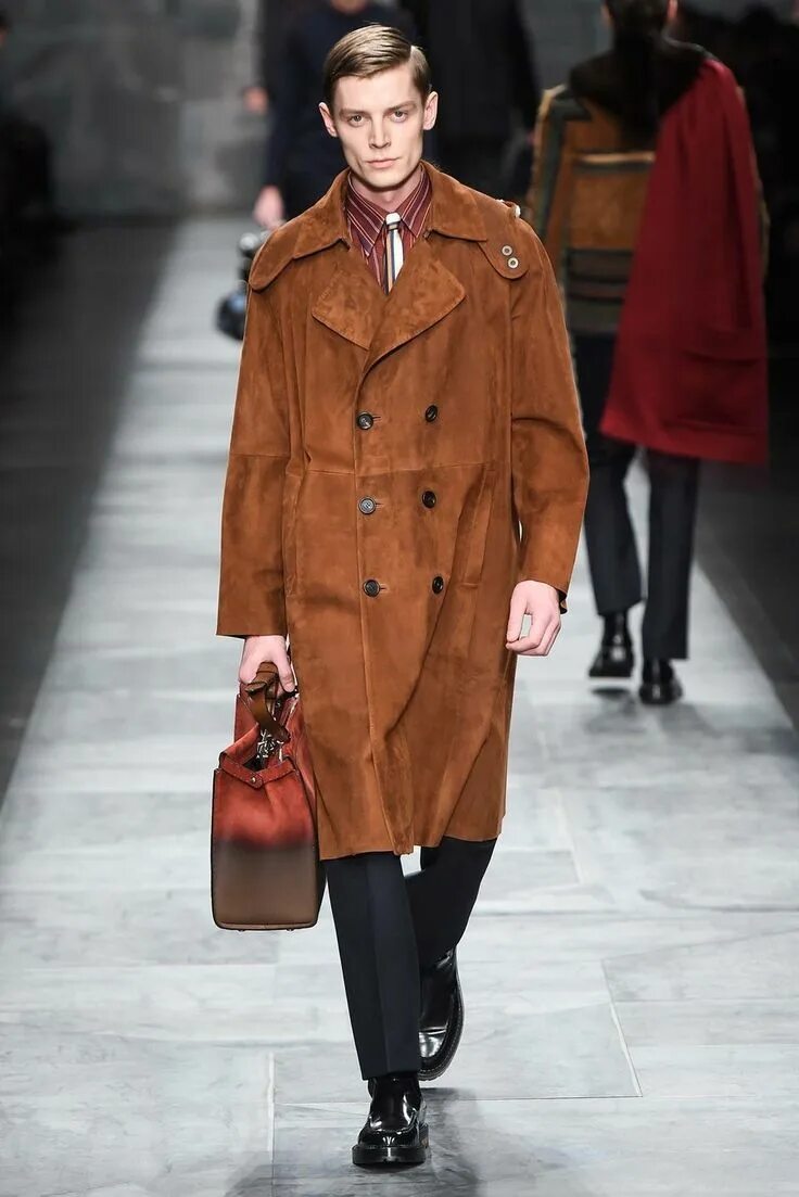 Мужская мода 2024 верхняя одежда. Классический костюм с пальто. Woolrich женская коллекция 2020. Модное мужское пальто. Костюм под пальто.
