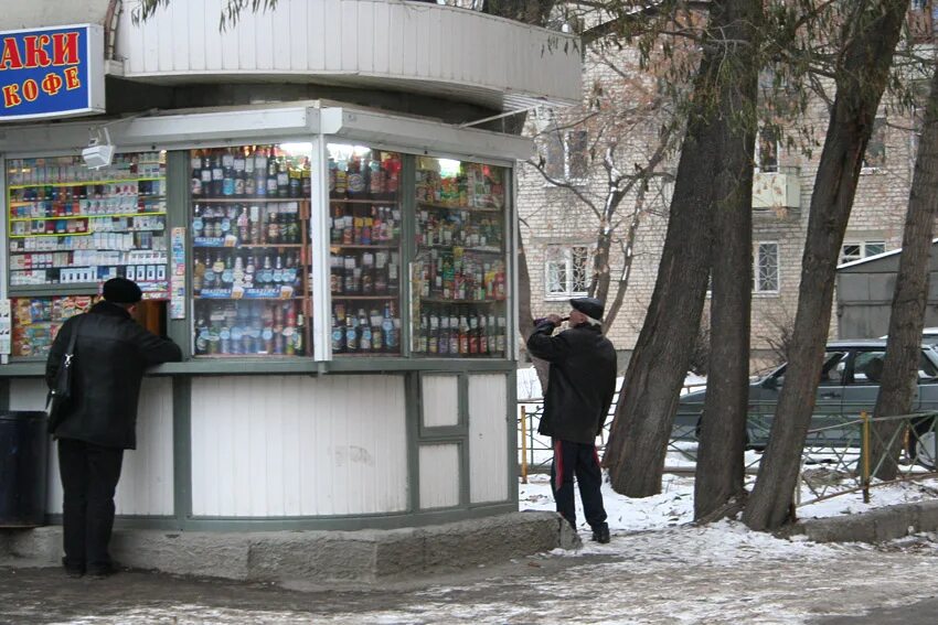 Пивной ларек. Ларьки из 90х в Кузьминках. Ларек с пивом. Смешные ларьки.