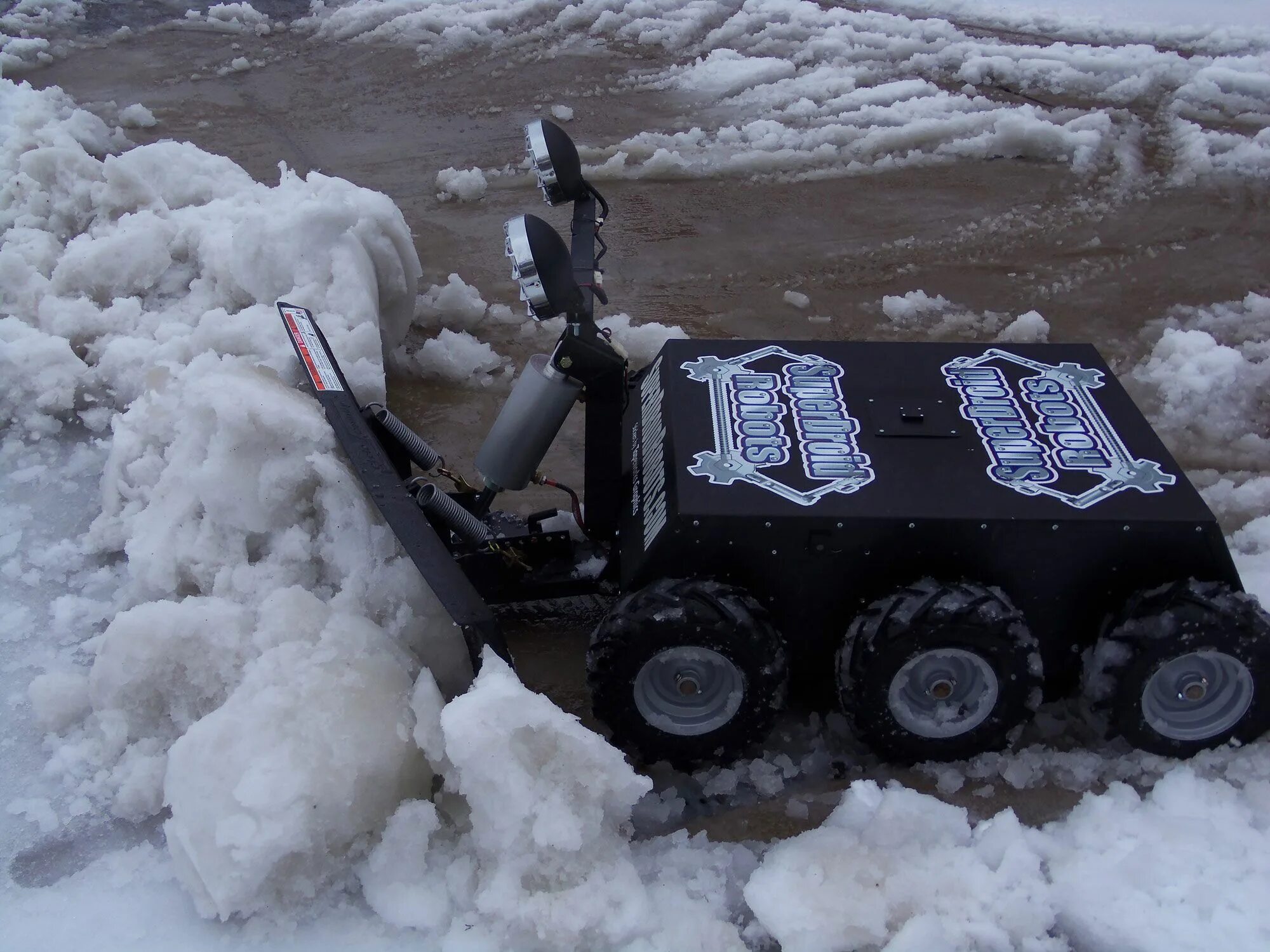 Sbg снегоуборщик. Робот снегоуборщик Omi plow. New Custom RC 6wd Robot with Snow plow. Радиоуправляемый снегоуборщик. Снегоуборщик на радиоуправлении.