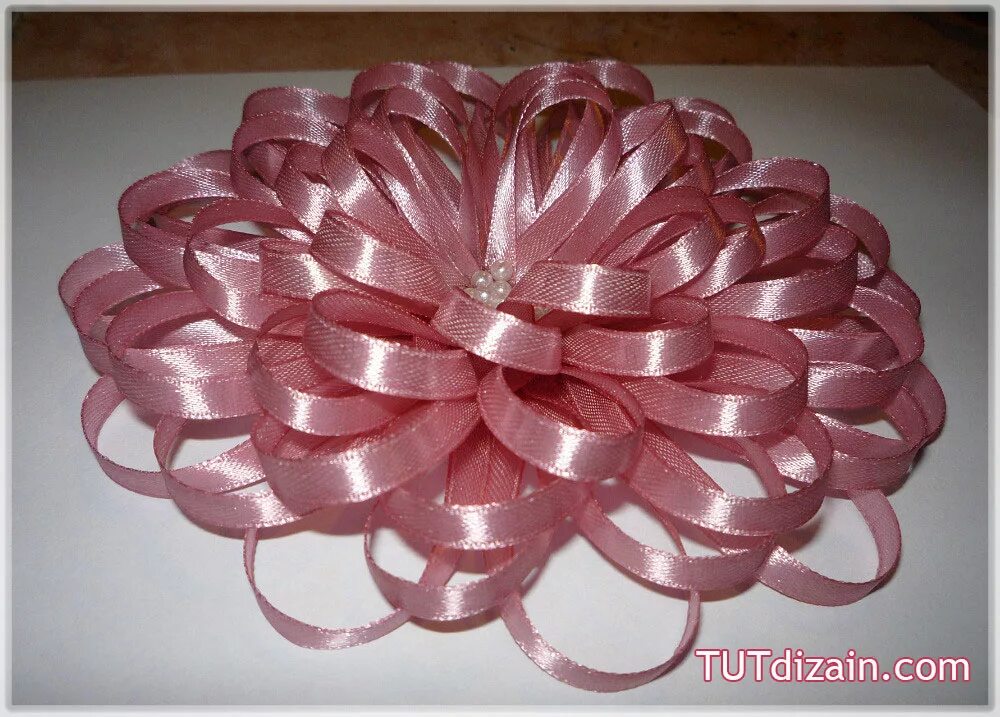 Бантики из атласных лент своими. Объемный бант из ленты. Как сделать атласную ленту объемной. Как сделать атласную ленту объемной. Как сделать атласную ленту объемной.