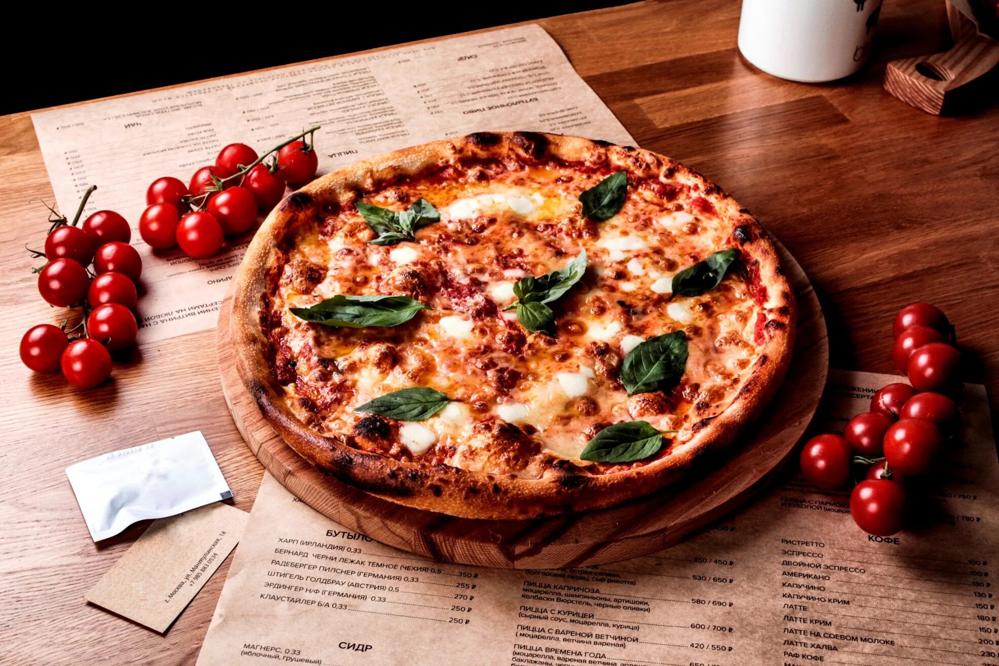 пицца в кафе. Spaccanapoli пиццерия. "пицца". траттория чили пицца типанова. пицца в пиццерии.