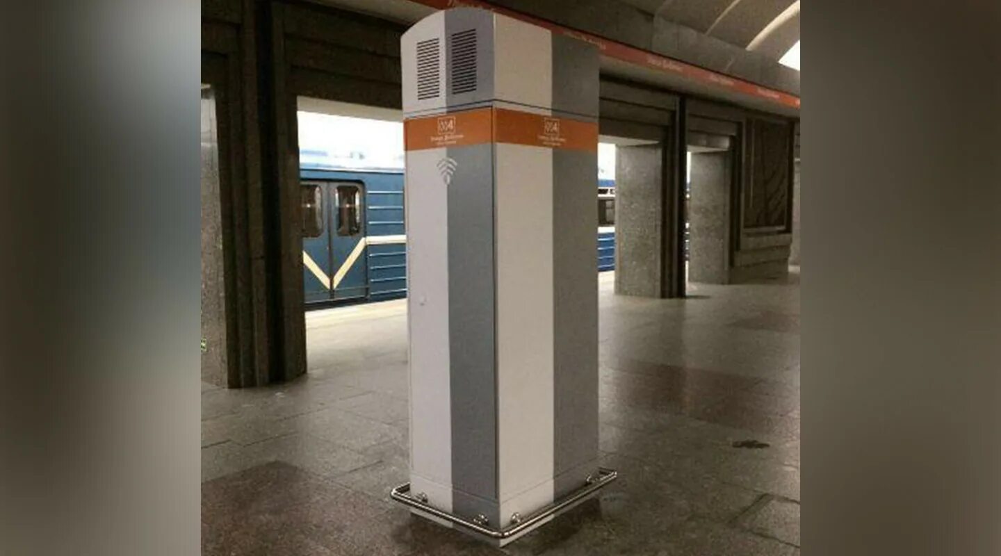 Фаи метро. Улица дыбенко (станция метро). улица дыбенко станция метро спб. шкаф метро. оборудование в метро.