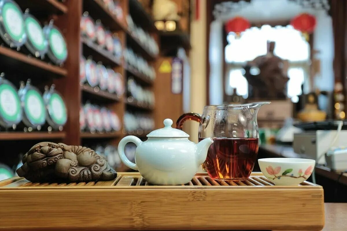 Время чая купить. Чайная церемония в кафе. Чай в ресторане. Чайная церемония в ресторане. Чай и кофе.