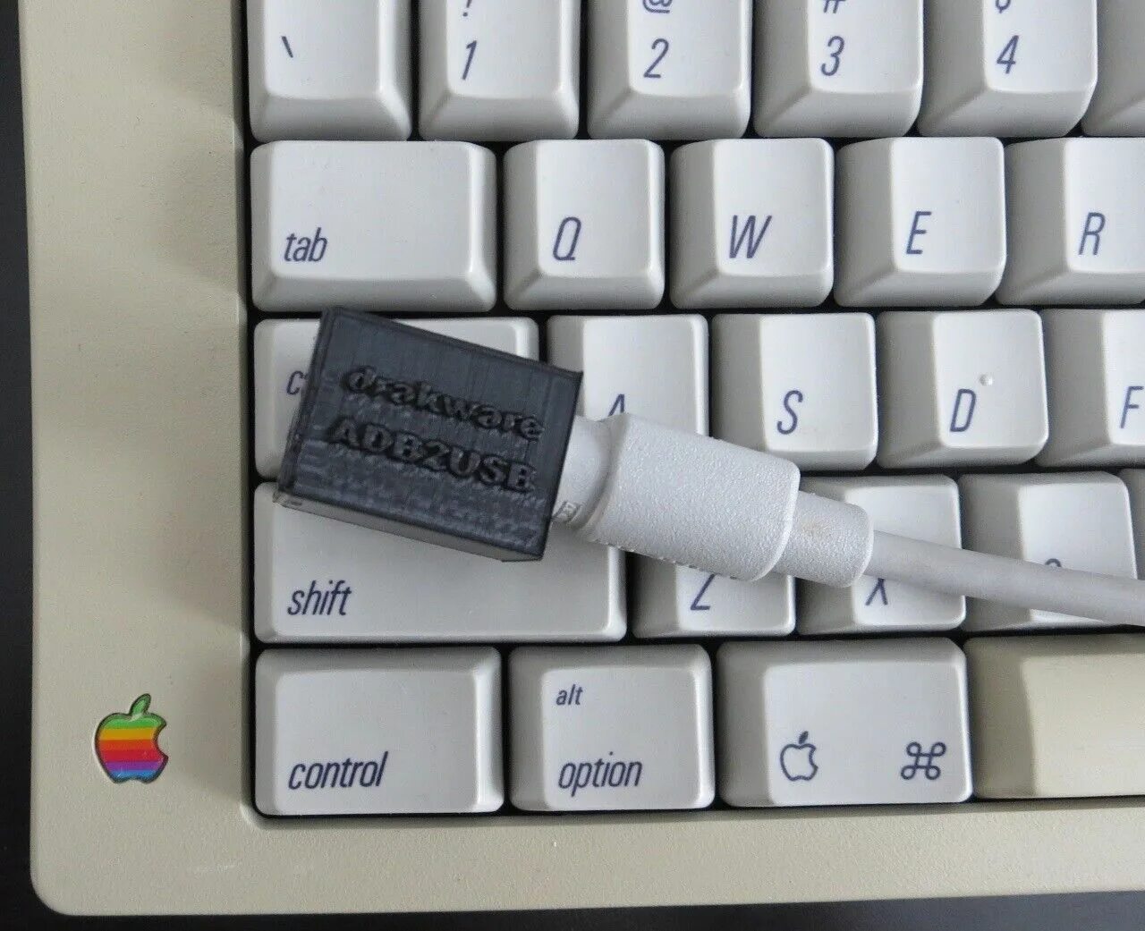 Adb keyboard. Адаптер для клавиатуры apple. переходник для клавиатуры с усб на адб. apple adb. қисмҳои асосии компютер ва клавиатура.