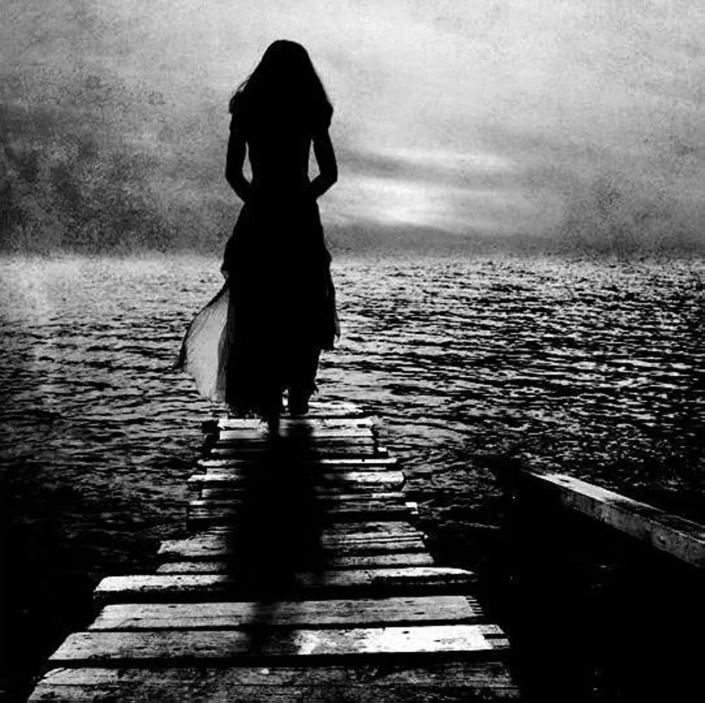 Одинокий человек. Пустота и одиночество. Мужчина в темноте. Мрак одиночество. Уходить в пустоту.